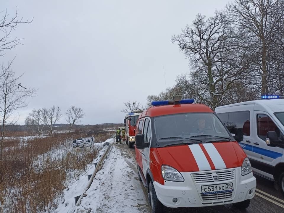 Пожарно-спасательные подразделения МЧС России принимали участие в ликвидации ДТП на территории Гурьевского МО